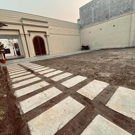 Solitaire Gardens Near Airport Lucknow Eksteriør bilde