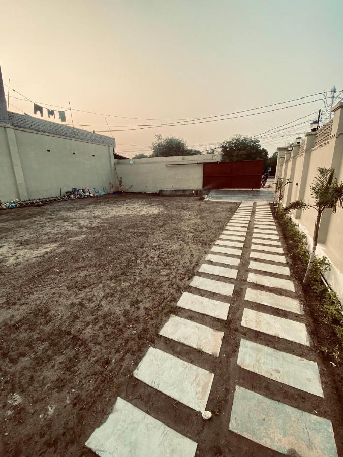 Solitaire Gardens Near Airport Lucknow Eksteriør bilde