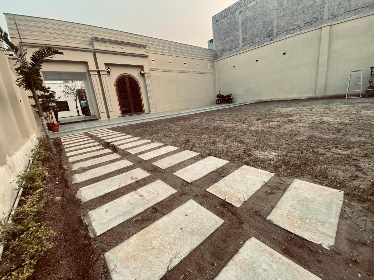 Solitaire Gardens Near Airport Lucknow Eksteriør bilde